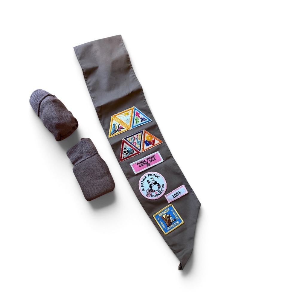 Vintage 1988 Girl Scouts Brownie Sash Cookie Sale Patches and Socks Size H